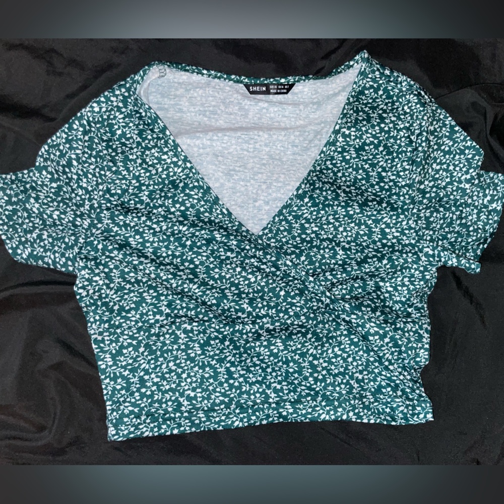 Cropper shein shirt